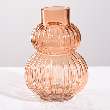 Double-bulb vase sourcing illustration