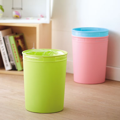 Small lidded household waste bins