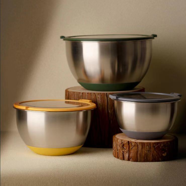Steel mixing bowls with clear coloured-frame lids and bases